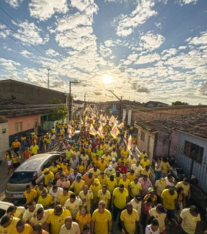 Caminhada do 15 reúne mais de 10 mil eleitores de Fernando Cavalcante e Ramon Dantas