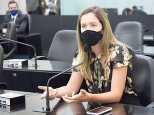 Deputada Cibele Moura chama de hipocrisia impedir festas de fim de ano
