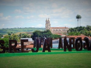 Prefeito de Igreja Nova é acusado de contratação irregular de professores