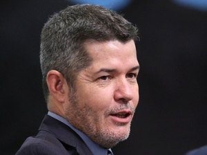 Delegado Waldir admite derrota: Eduardo Bolsonaro é o novo líder 