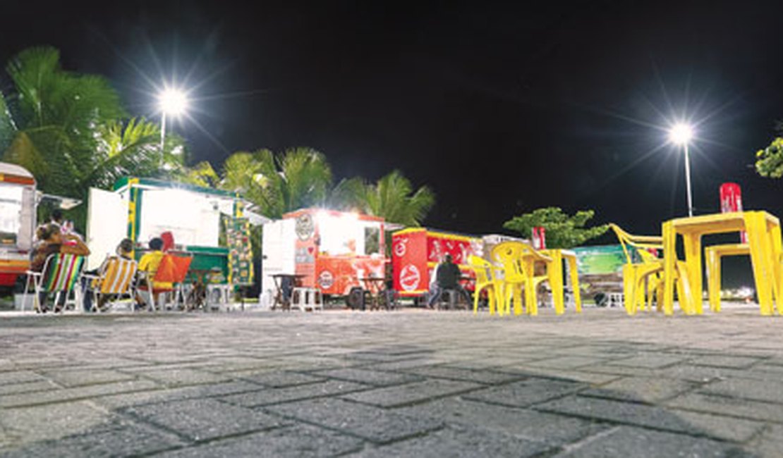 Food Park Pajuçara: Realocação de trailers do Alagoinhas é finalizada