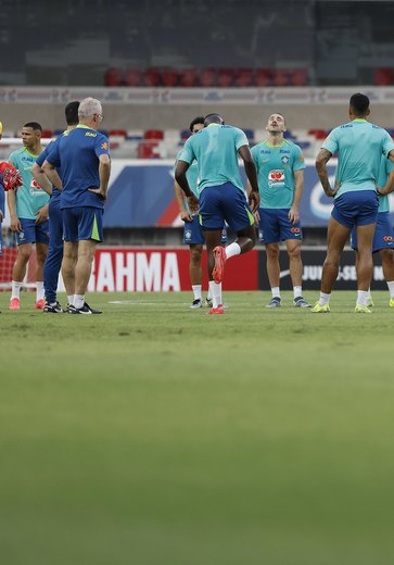 Entre idas e vindas em espera por Ancelotti, CBF segue sem técnico a um mês de jogo com o Equador