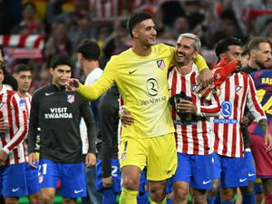 Yamal tenta, mas Atlético de Madrid para Barcelona e avança na Champions