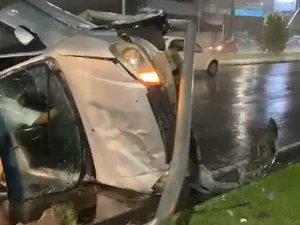 Acidente grave é registrado na noite deste domingo (29) na Avenida Durval de Góes Monteiro, em Maceió
