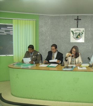 Presidente da Câmara de Arapiraca pede cópia da gravação da entrevista da secretária de educação e diz que segunda-feira (03) anuncia medidas cabíveis