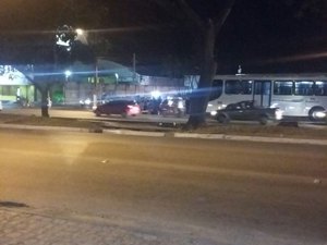 Familiares de suspeitos de participação no desaparecimento de professor protestam na capital