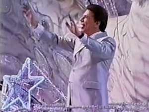 Silvio Santos foi tema da escola de samba Tradição, no Carnaval do Rio de Janeiro, em 2001