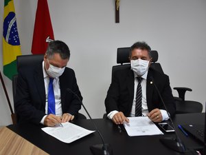 Maurício Pitta toma posse como procurador de justiça no lugar de Magela