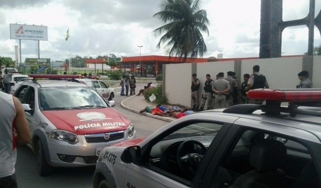 Polícia apreende dez adolescentes que planejavam arrastão em supermercado atacadista