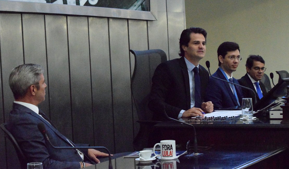 Governo de AL terá 26 bilhões de orçamento para 2026; LOA é discutida na ALE