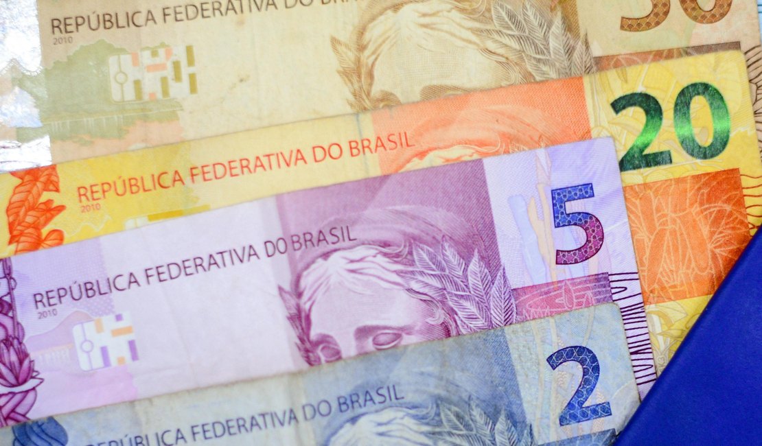 Antecipação do salário de janeiro injeta cerca de R$ 500 milhões na economia de AL