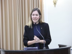 Cibele Moura reforça cobrança por câmeras após denúncia de agressão em creche