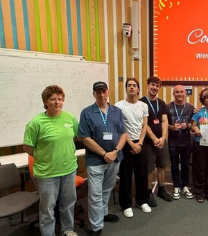 Estudantes da rede municipal retornam a Maceió após intercâmbio na Inglaterra