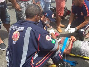 Motociclista fica gravemente ferido após colisão com caminhonete