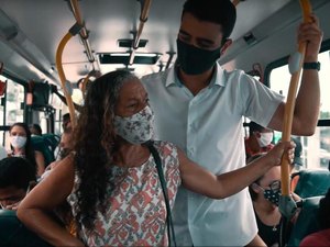 “Meu primeiro ato vai ser um decreto para baixar a passagem de ônibus”, afirma JHC