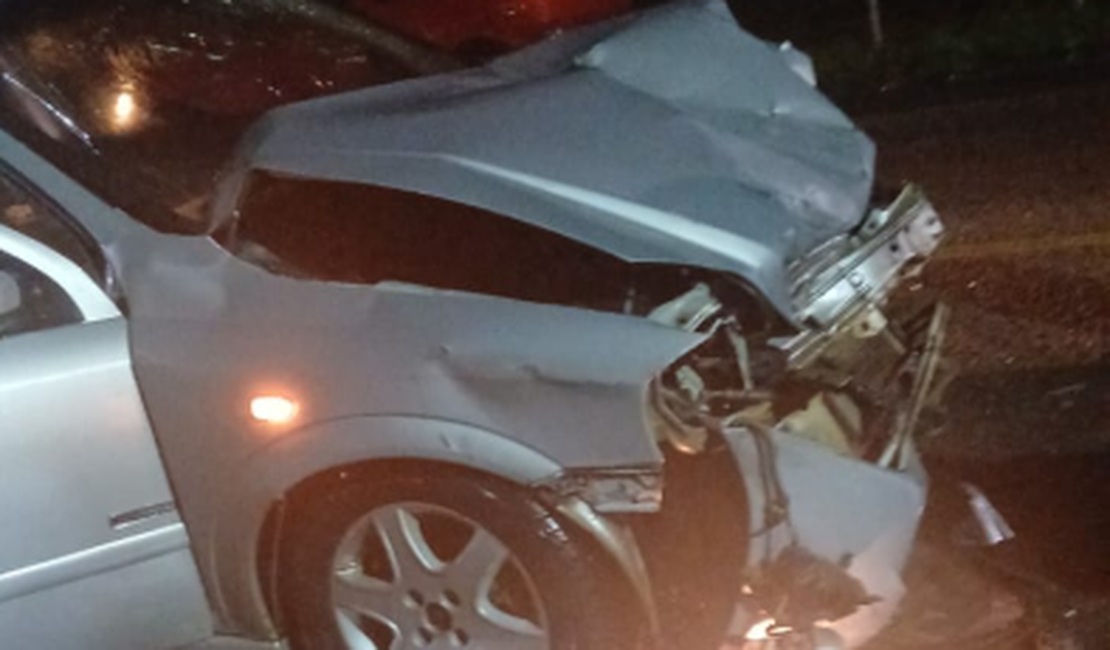 Grave acidente entre carro e trator é registrado na rodovia AL-115, em Igaci