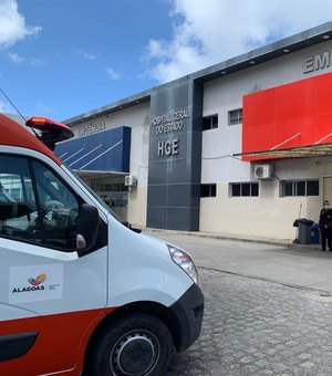 Homem é baleado após criminosos invadirem residência na Pescaria, em Maceió