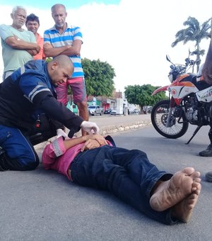 Idoso é atropelado por motocicleta próximo à Praça do Abacaxi