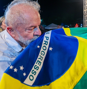 Lula vence o segundo turno das eleições e é reeleito presidente do Brasil
