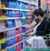 Quase 70% dos brasileiros têm medo de contrair Covid-19 no supermercado
