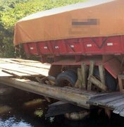 Jequiá: Ponte desaba parcialmente durante passagem de carreta