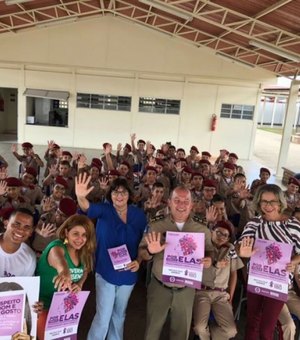Estudantes da Escola Tiradentes, em Arapiraca, participam do Maria da Penha vai à Escola