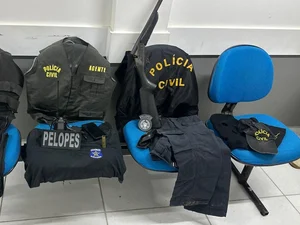 Homem é preso com espingarda, balaclavas e uniformes da polícia em União dos Palmares