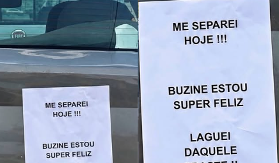 Mulher comemora divórcio com cartaz no carro e pede buzinaço