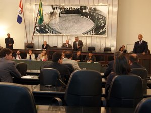 Deputados escolhem voto secreto para vetos governamentais