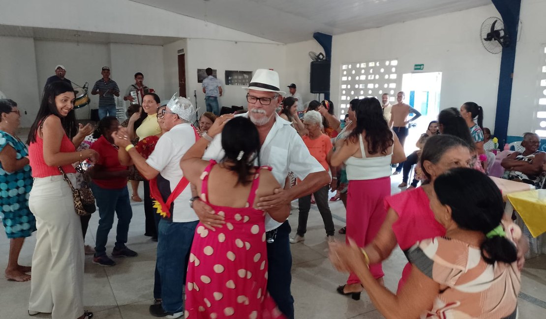 [Vídeo] Baile dos Idosos em Arapiraca promove inclusão e fortalecimento de vínculos com muito forró e animação