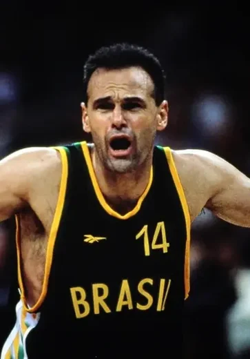Em nota, CBF presta homenagem a Oscar Schmidt, lenda do basquete