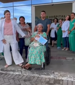 Mãe e bebê que sobreviveram à acidente na Serra da Barriga recebem alta após cesariana de emergência