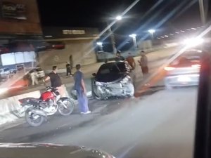 Motorista perde controle e bate contra mureta na AL-115, em Arapiraca