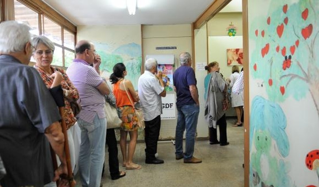 Vacina contra a gripe evita internações e mortes, afirma ministro da Saúde