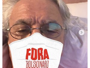 Caetano Veloso, Nanda Costa e mais 'usam' máscara de 'Fora Bolsonaro'
