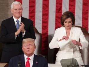 Presidente da Câmara dos EUA rasga discurso de Trump sobre Estado da União