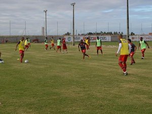 Auxiliar comanda reapresentação do CRB após derrota para o Goiás e demissão de Júnior Rocha