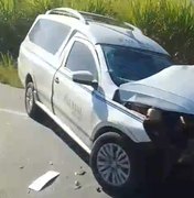 [Vídeo] Caminhão e carro de funerária colidem na rodovia AL 105