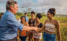 Em pré-campanha, Collor visita municípios atingidos pelas chuvas em Alagoas