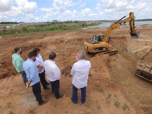 Centro de Convenções: Luciano Barbosa e Renan Calheiros se reúnem para dar ordem de serviço