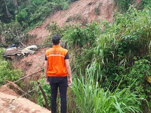 Defesa Civil de Maceió emite alerta para risco de deslizamento de barreiras