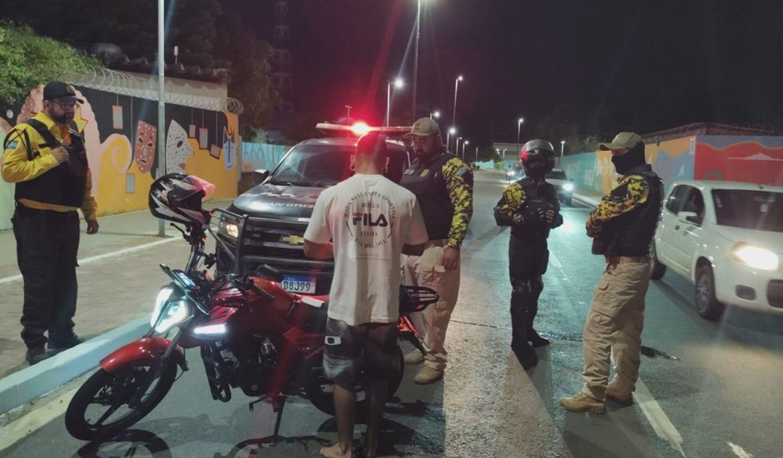 Operação Ruído Zero aborda motociclistas com descarga alterada em Maceió