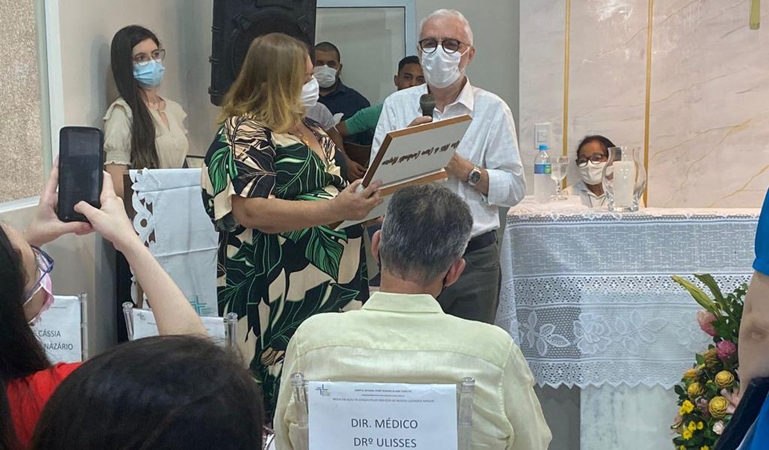 Hospital de Arapiraca presta homenagens a médicos que se aposentaram na instituição