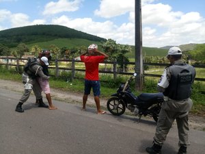 Veículos são apreendidos durante operação no interior