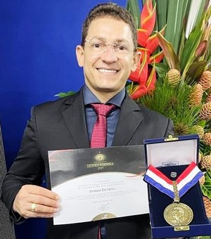 Enfermeiro do HE do Agreste  recebe Medalha Silvio Vianna