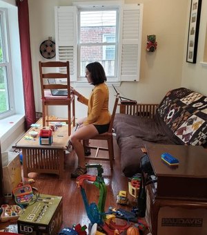 Mãe viraliza na internet ao mostrar o que é trabalhar com crianças em casa