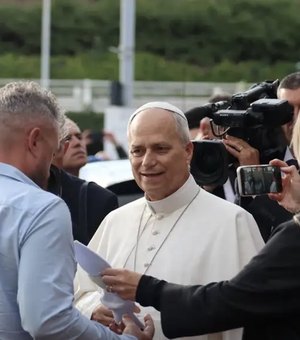 Papa Leão XIV recebe alta após cirurgia para tratar câncer de pulmão e retorna ao Vaticano