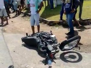 [Vídeo] Colisão entre veículos deixa motoqueiro ferido em Porto Calvo