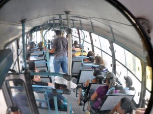 Passageiros de ônibus urbano de Arapiraca são assaltados por criminosos armados