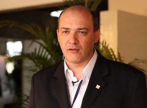Josealdo Tonholo é aclamado candidato a reitor da UFAL